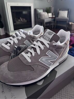 New Balance 996 Gray Suede and Mesh Sneakers with White Accents. NWT